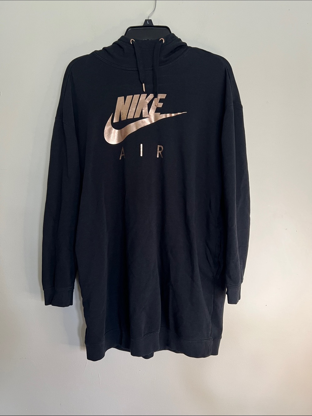 Nike Men’s Black Crewneck Sweatshirt with Rose Gold Logo